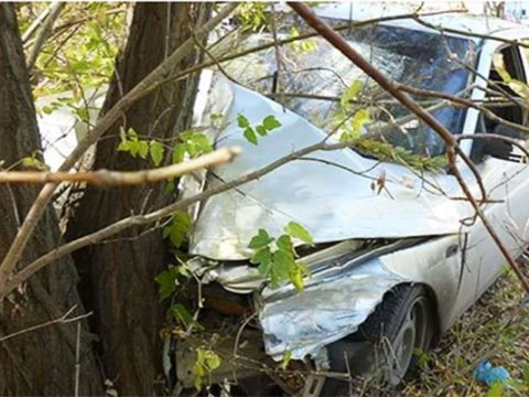 Şabranda “Mercedes” ağaca çırpıldı - 2 ölü