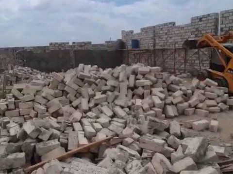Bakıda qanunsuz tikili söküldü - VİDEO