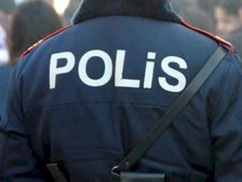 Azərbaycanda polis BIÇAQLANDI