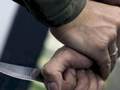 Bakıda oğul atasını bıçaqladı