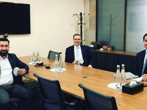 Prezidentin köməkçiləri Operativ Qərargahı tənqid edən videoblogerlə görüşdü