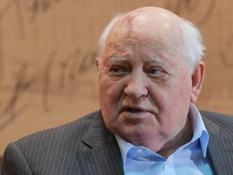 Qorbaçov Lukaşenkoya məsləhət verdi