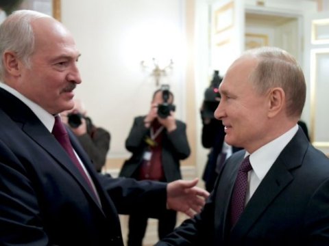 Lukaşenko Putindən Merkellə danışmağı xahiş edib
