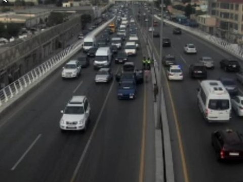 Ziya Bünyadov prospektində qəza tıxac yaratdı - FOTO