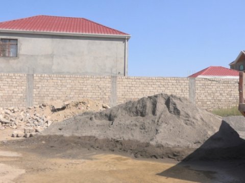 Bakıda qanunsuz tikilən obyekt söküldü