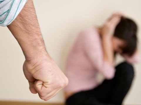 Qadınlara qarşı zorakılığı törədənlər daha çox öz həyat yoldaşlarıdır - RƏSMİ