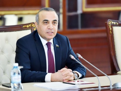 Azay Quliyev: “Məhkəmə dövlətə meydan oxumağın bədəlini hamıya göstərdi” 
