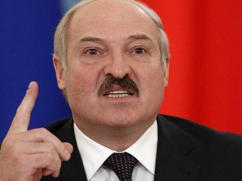 Prezident tətil edən fəhlələri zavodların bağlanması ilə hədələdi