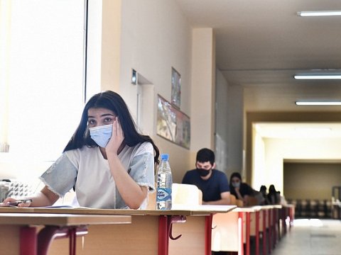 ÜST maska taxmaq üçün minimal yaşı AÇIQLADI
