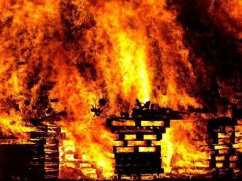 Qızı üçün topladığı cehizlər yanıb kül oldu