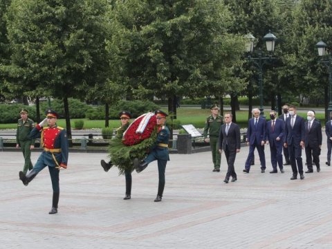 Ceyhun Bayramov naməlum əsgərin məzarını ziyarət edib - FOTO