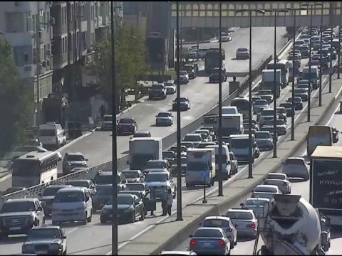 Bu küçə və prospektlərdə sıxlıq var - avtobuslar gecikir