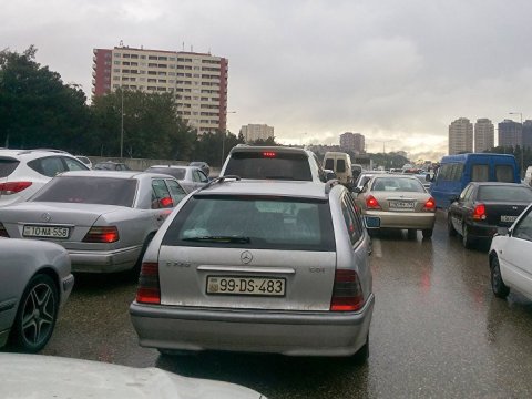 Sumqayıtdan Bakıya gələn yolda böyük tıxac yarandı - FOTOLAR 