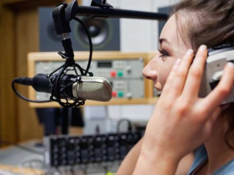 Azərbaycan radioları: Dinləyicisi azalan, potensialı çoxalan KİV