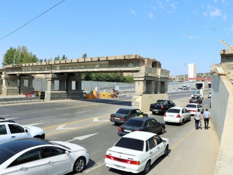 Xırdalan dairəsi yaxınlığındakı dəmir yolu körpüsü SÖKÜLÜR