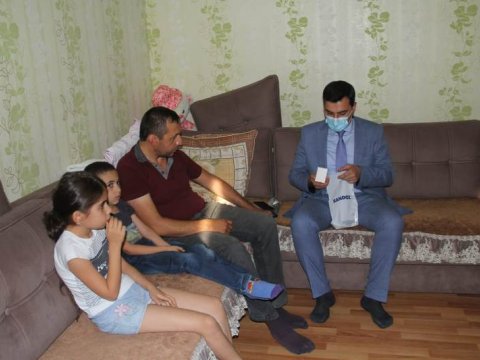 İcra başçısı Qarabağ əlilinə yardım etdi
