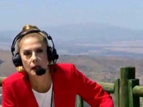 Jurnalist canlı yayımda huşunu itirdi - VİDEO