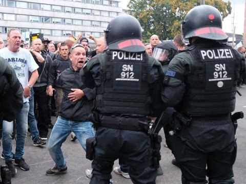 Almaniyada iğtişaşlarda 33 polis yaralandı