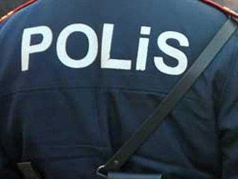 Anasını təhqir edən polis işdən qovuldu