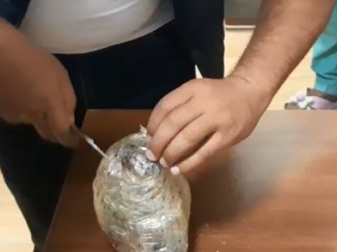 Oğlunun dostu ilə birgə narkotik alverinə başladı, tutuldular - FOTO