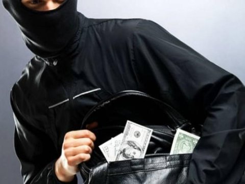 Sumqayıtda mənzildən 14 min dollar oğurlandı