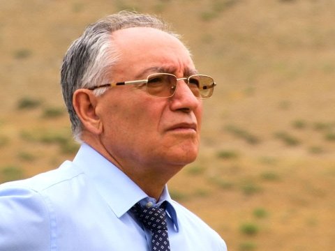 Akademikdən ad günü TƏBRİKİ