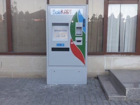 Jurnalistlər binasının qarşısında bankomat quraşdırıldı - FOTO