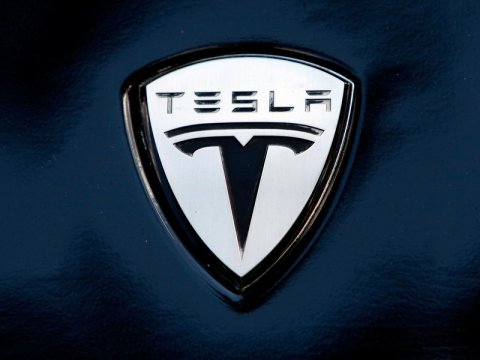 “Tesla” səhmlərini yenə də satışa çıxaracaq