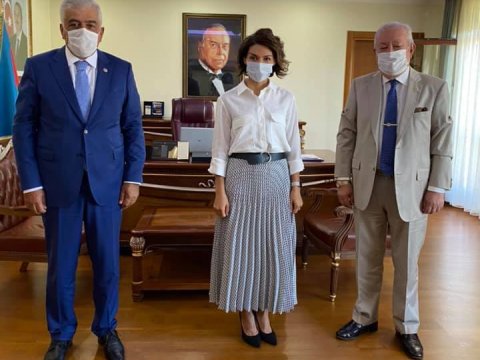Türkiyə deputatları Azərbaycanın İstanbuldakı yeni konsulu ilə görüşdülər - FOTO