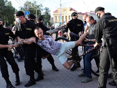 Belarusdan açıqlama: “Rəngli inqilabın baş verməsinə qoymadıq”