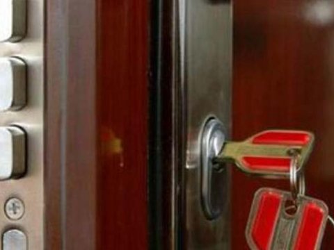 Bağlı qapı arxasında qalan 3 azyaşlı xilas olundu