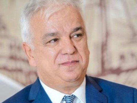 Araz üstə şaxələnən çinar