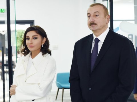 İlham Əliyev və Mehriban Əliyeva UNEC-in yeni tədris korpusunun AÇILIŞINDA