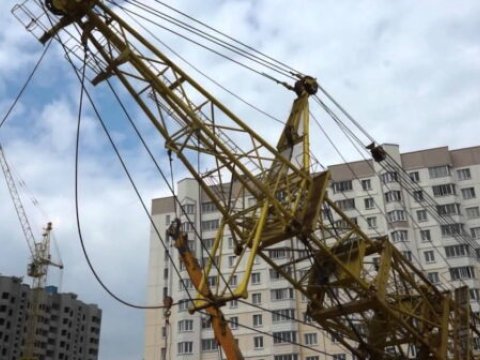 FHN: Bakıda aşan kranın sürücüsü ölüb - YENİLƏNİB