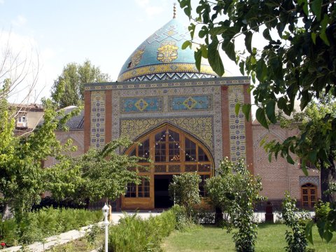 Ermənilərdən növbəti təxribat - Məsciddə spirt içdilər