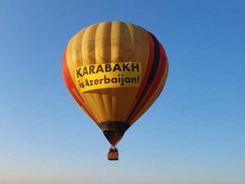 Ukraynada üzərində “Qarabağ Azərbaycandır!” şüarı olan hava şarı səmaya buraxıldı