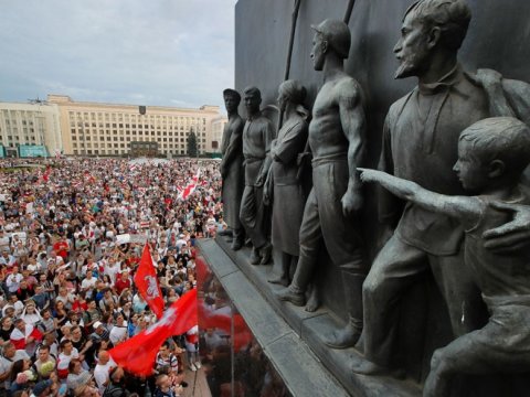 Bu ölkə pul ehtiyatının 15%-ni valyuta kursunu saxlamağa xərcləyib