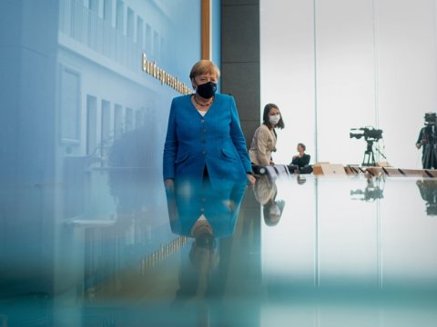 Merkel “Şimal axını-2”yə qarşı sanksiyaları istisna etməyib  