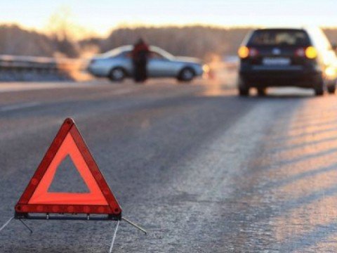Avtomobil motosikletlə toqquşdu, ölən var