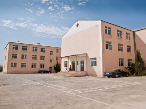 Bakıda IX sinif şagirdi 3-cü mərtəbədən YIXILDI