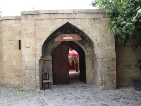 İçərişəhərdəki qədim “Multanı” karvansarayı bərpa olunur