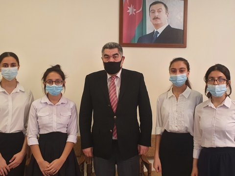 İcra başçısı yüksək bal toplayan gəncləri təbrik etdi - FOTO