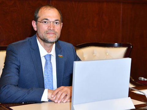 Azərbaycanda deputatı saxlayan polisin işi ARAŞDIRILIR