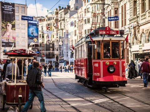 Türkiyədə ictimai nəqliyyatda ayaq üstə getmək qadağan edildi