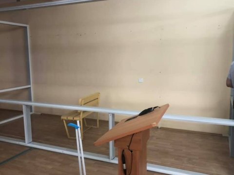 Apellyasiya Məhkəməsində şüşə kabinlər quraşdırılır