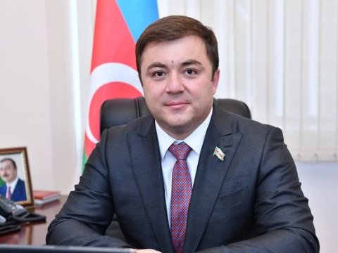 Deputat: “Orta məktəblərdə xarici dillər əlçatan olmalıdır”