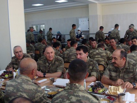Prezidentin köməkçisi ön cəbhədə - FOTOLAR  