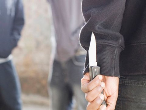 Bakıda kişi qonşusunu bıçaqladı