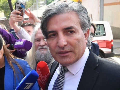 Elman Paşayev başqasının mənzilini qanunsuz özəlləşdirməkdə ittiham olunur