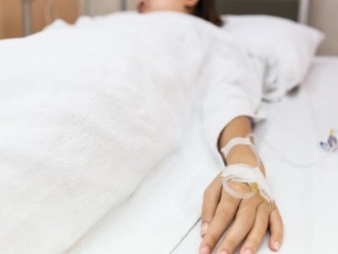 Kürdəmirdə 22 yaşlı qadın özünü avtomobildən atdı